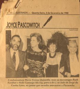 A embaixadora Thereza Quintella é destaque em evento que teve a cobertura da coluna social da jornalista Joyce Pascowitch, no jornal A Folha de São Paulo. Na foto que acompanha a nota, a embaixadora posa ao lado de Jorge Cunha Lima, da atriz  Ruth Escobar e da apresentadora Hebe Camargo, as duas últimas apresentadas como 